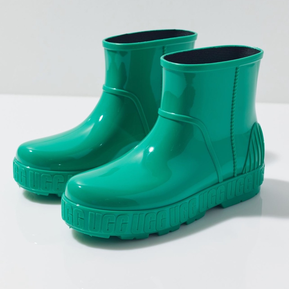 UGG DRIZLETTE BOOT SIZE 7